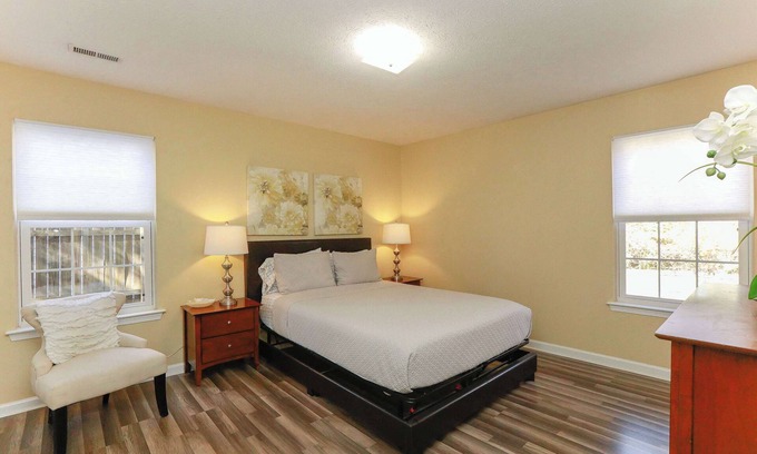 North Newport News House | Sojourn Ranch Home near Ft Eustis Family Home