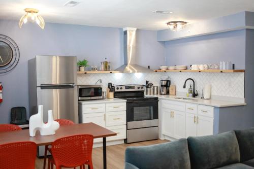 East Ocean View Apartment | Sojourn's Harborage Jellyfish Suite Near Beach