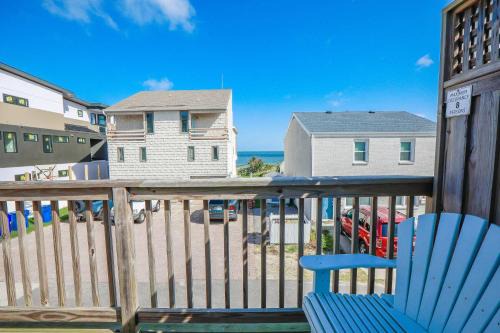 Chic's Beach Apartment | Sojourn's Sea Views with Balcony Sleeps 10