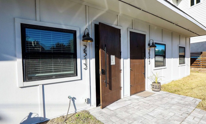 Chic's Beach Apartment | Sojourn Steps to the Beach Sleeps 4