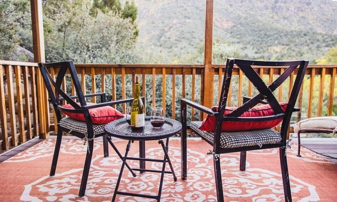 Sedona Cabin | Sol Cottage Sunny Modern Cabin+Hiking+Oak Creek Access