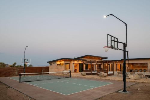 Yucca Valley House | Sol e Cielo Casa Una rare luxury oasis and pool