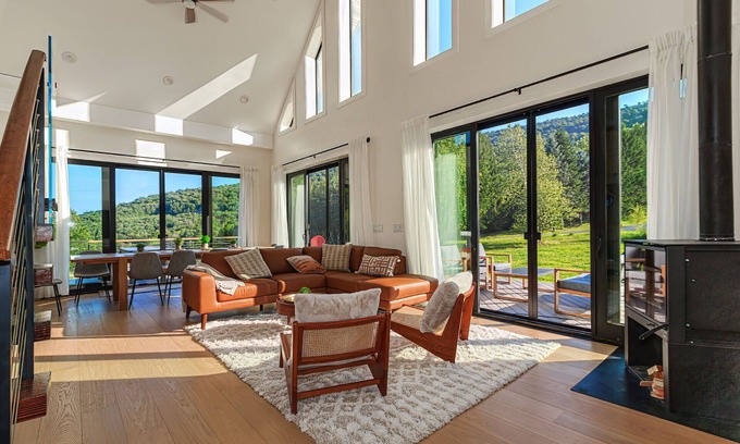 Margaretville Ski Chalet | SOL® Catskills Mnt view, Sauna, Hot Tub, Fire Pit, Min to Plattekill & Belleayre