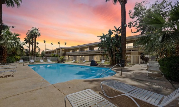 Cathedral City Hotel | Sol Springs Inn