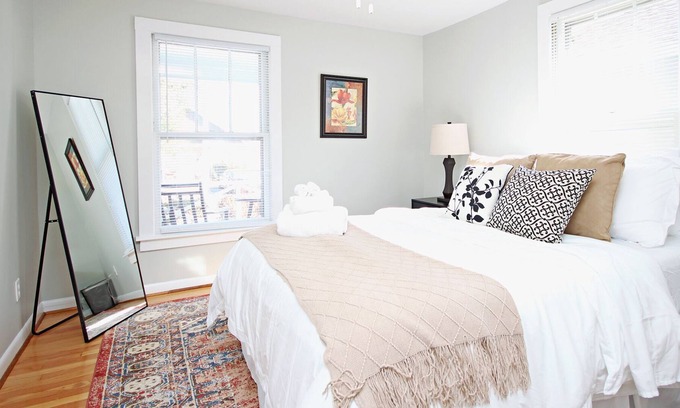 Venable House | Sol, Washington Park, 2 bed, 1 bath entire home