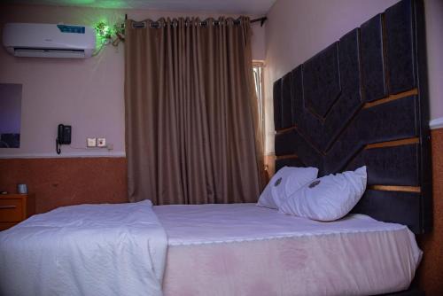 Ikare-Akoko Hotel | Solad Resort And Suite Hotel