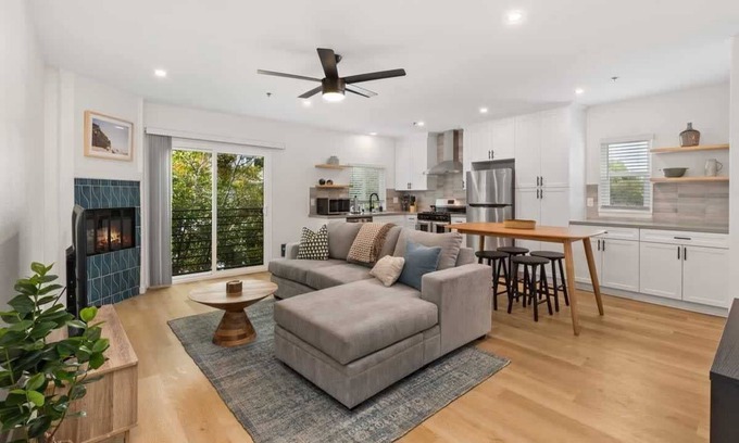 Olde Solana Beach Apartment | Solana Beach Fletcher Cove, Cedros Design - Renovated 2bd Apt