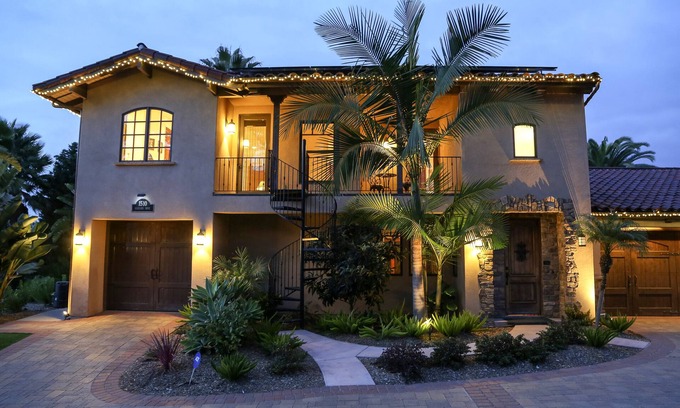 Lomas Santa Fe Country Club Villas House | Solana Beach Tuscan Villa on golf course