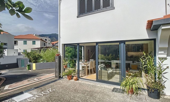 Machico House | Solarium Villa by Atlantic Holiday