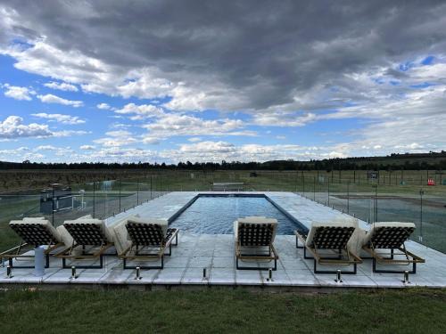 Fordwich House | Soldiers Cottage picturebook vineyard home