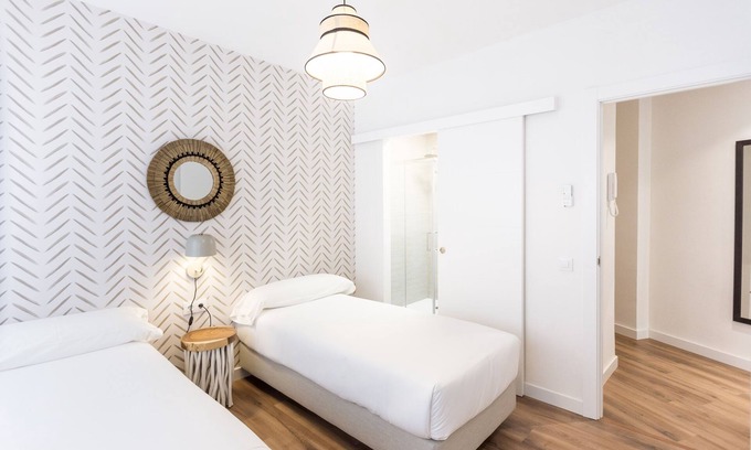 San Roque Apartment | Soleado y Agradable Apartamento Para 8 con Parking