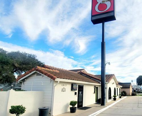 Soledad Hotel | Soledad Motel 8