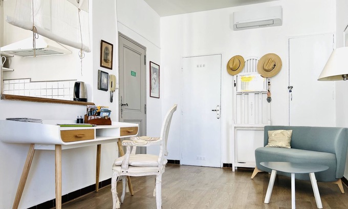 St.-Remy-de-Provence Apartment | Soleïado St Remy Centre Aircon view and decor chosen for your comfort