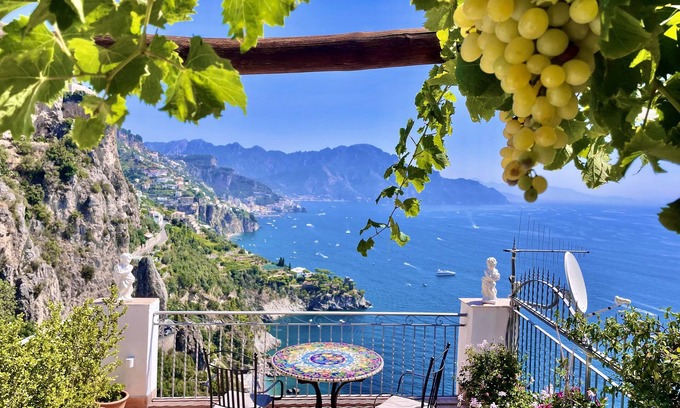 Conca dei Marini Apartment | SOLELUNA apartment with terrace with amazingr sea views.