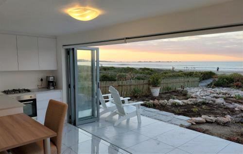 Paternoster Apartment | Soli Deo Gloria, Pearl Studio