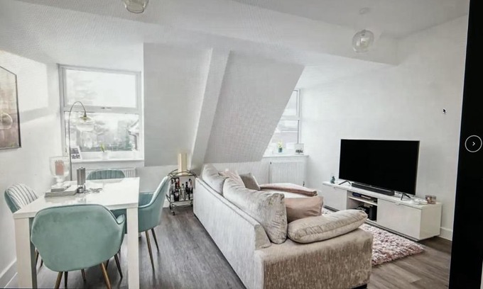 Solihull Apartment | Solihull Town Centre Spacious Studio Apartment