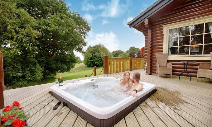 Bingley Cabin | Solitude - 5 Star - Pet Friendly - Hot Tub - Scandinavian Log Cabin