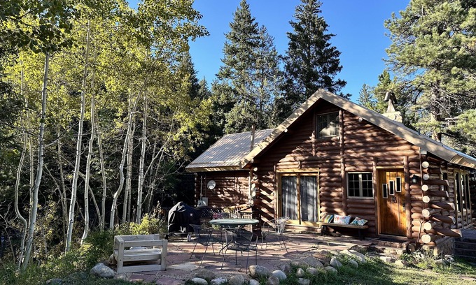 Lyons Cabin | Solitude-Cabin A: Riverside 3 Bdrm+/Private Deck & Fire Pit/40 mins From Boulder