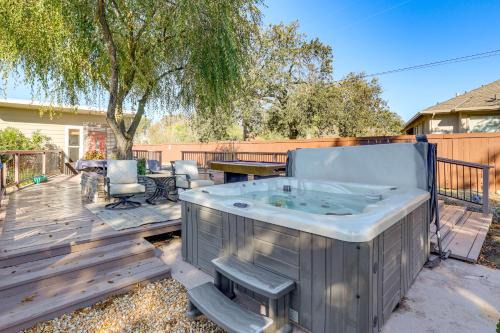 Rio Linda Apartment | Solo Escape with Hot Tub! 10 Mi to Dtwn Sacramento