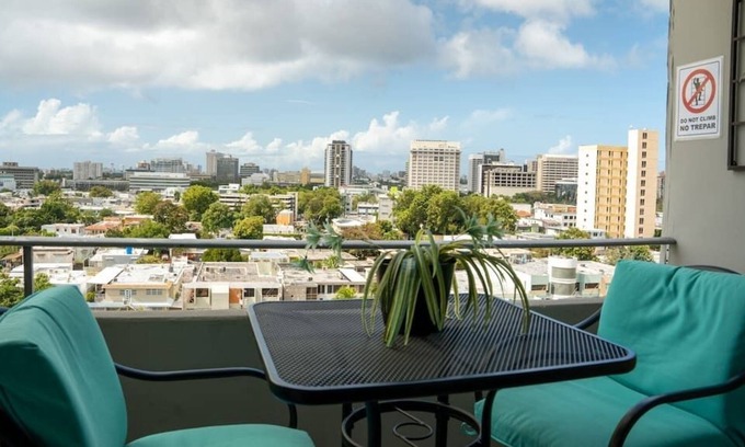 Eleanor Roosevelt Apartment | SOLO Lips 1 · Centric Place In San Juan With City Views