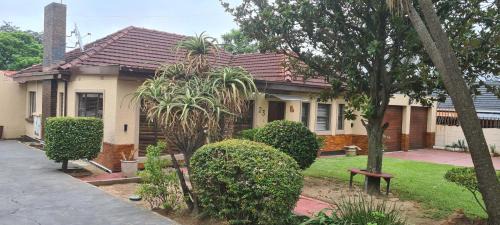 Robertsham House | Solomon bnb