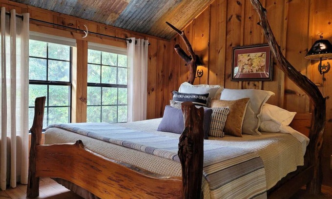 Leakey Cabin | Solomon's Den - A Romantic Hill Country Escape
