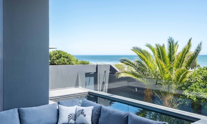 Kommetjie House | Solstice, a stone's throw from Long Beach, surfing Mecca of the Cape.