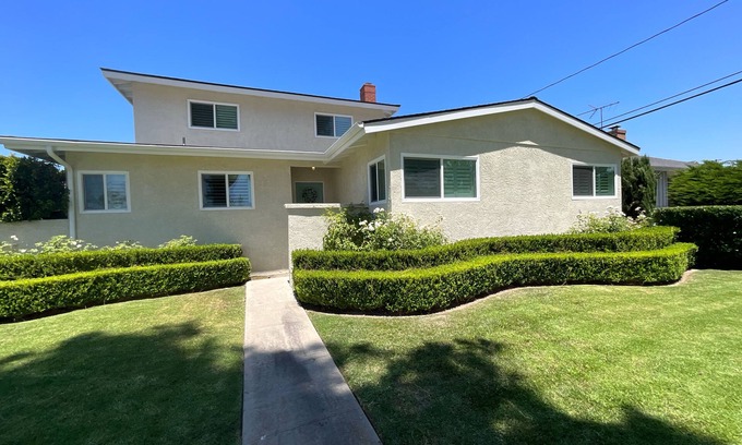 The Plaza House | ~Soluna~ 4-Bedroom Oasis w Expansive Outdoor Living—Positioned Between LA & OC