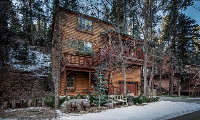 Ruidoso House | Sombras Del Bosque: Large 3 Level Log Cabin with Hot Tub