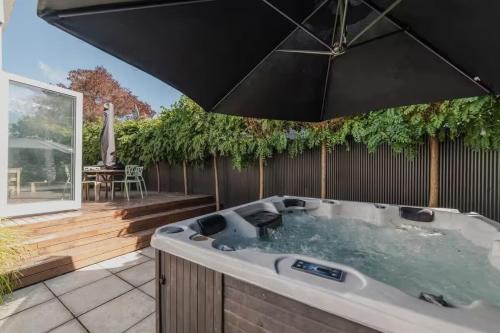 Somerfield House | Somerfield Statement - Bold 4BR House on Barrington