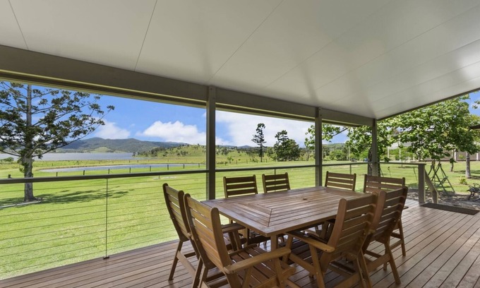 Hazeldean House | Somerset Dam Family Getaway - Holiday House in Hazeldean