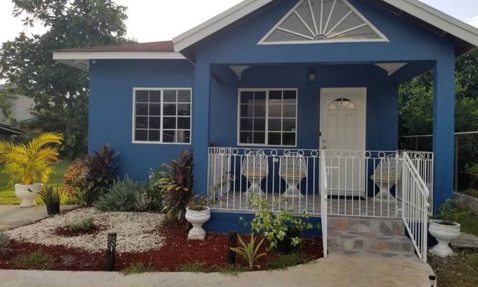 Savanna la Mar House | “Something Blue”nEntire property in Westmoreland, Jamaica nCozy 3 bedroom home