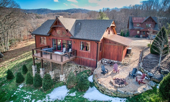Elk Park House | Sommer Hus at Eagles Nest: Pet Friendly Single Level