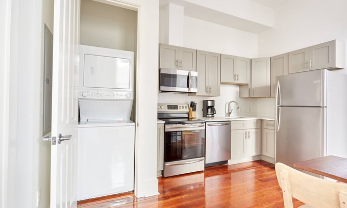 Faubourg Delachaise Apartment | Sonder at Delachaise Row | Two-Bedroom Apartment