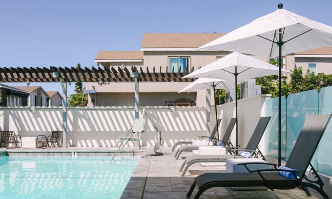 Newport Shores Apartment | Sonder Solarena | Double Queen Room w/Balcony