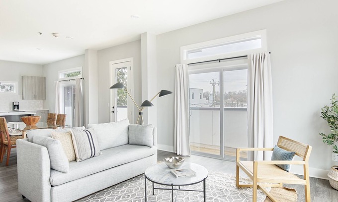 Chestnut Hill Apartment | Sonder The Retreat | Three-Bedroom Apartment w/Rooftop