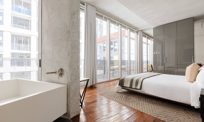Fashion District Apartment | Sonder The Slate | Stellar King Suite w/Balcony