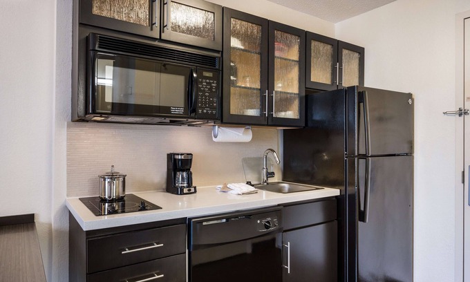 Troy Hotel | Sonesta Simply Suites Detroit Troy