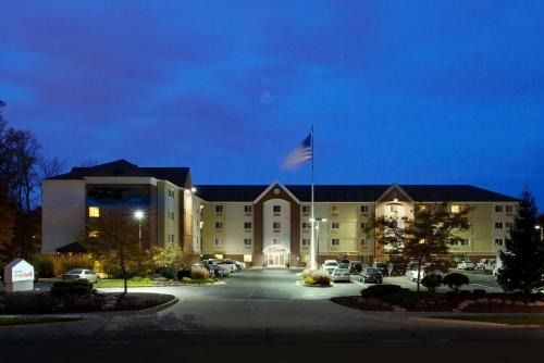 North Olmsted Hotel | Sonesta Simply Suites Cleveland North Olmsted Airport