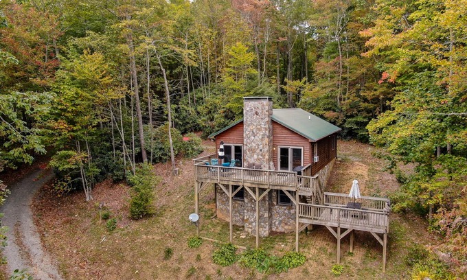 Vilas Cabin | Songbird Cabin is serenity tucked away on the edge of a Christmas Tree Farm
