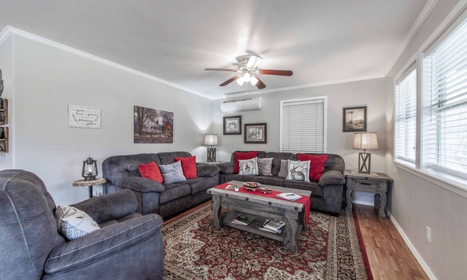Waco House | Songbird Haven Cozy Country Getaway