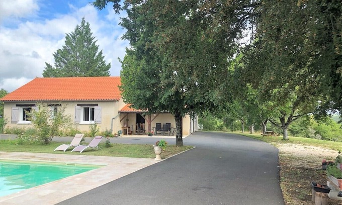 Souillac Villa | Soniette is a traditional holiday home with a private swimming pool