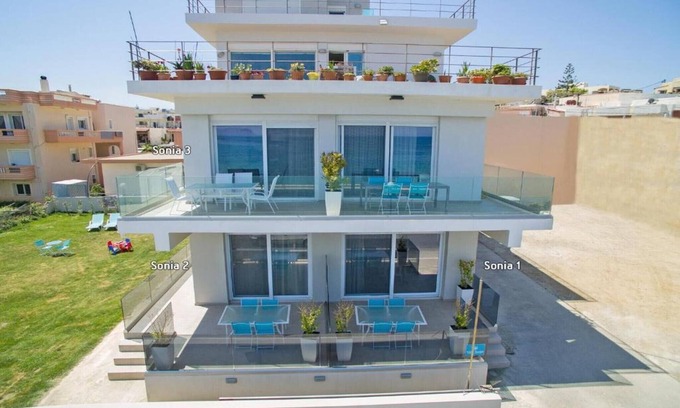 Agii Apostoli Apartment | Sonja 3 apartment,pool,Beachfront,Chania