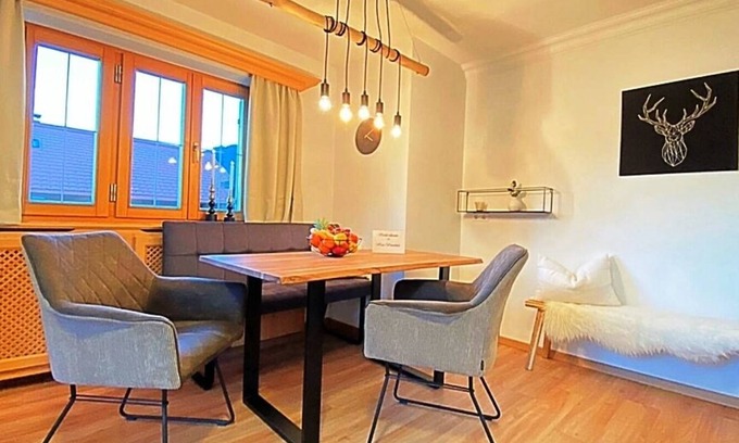 Entfelden Apartment | Sonnige Ferienwohnung von 45m² bis 65m², Balkon und extra Küche