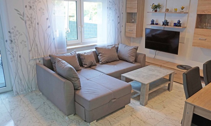 Heuchelhof Apartment | Sonnige Ferienwohnung für bis zu 4 Personen Direkt in der Natur