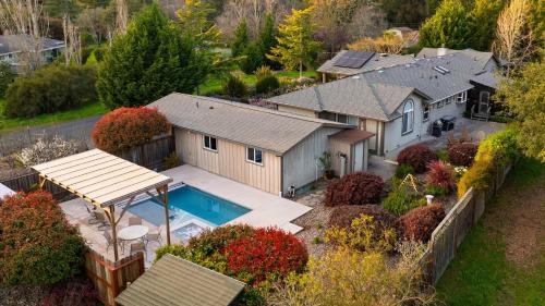 Sebastopol House | Sonoma Hideaway w Private Pool Fire Pit Game Room Guest Studios