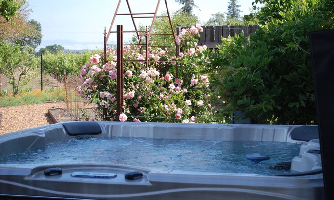 Fulton House | Sonoma Vineyard Home & Gardens, close to Healdsburg