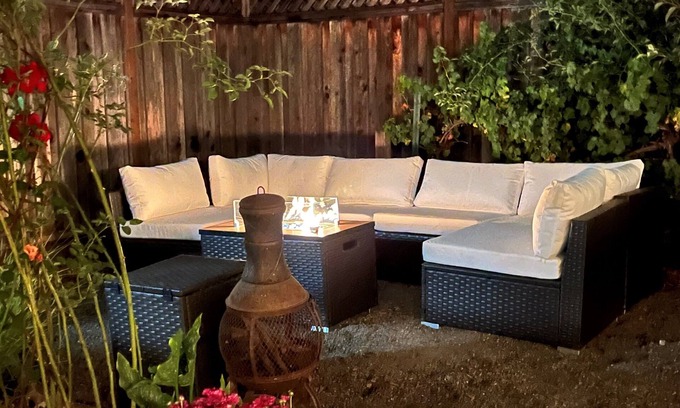 Santa Rosa House | Sonoma Wine Country Cottage with Spa Amenitiesnn