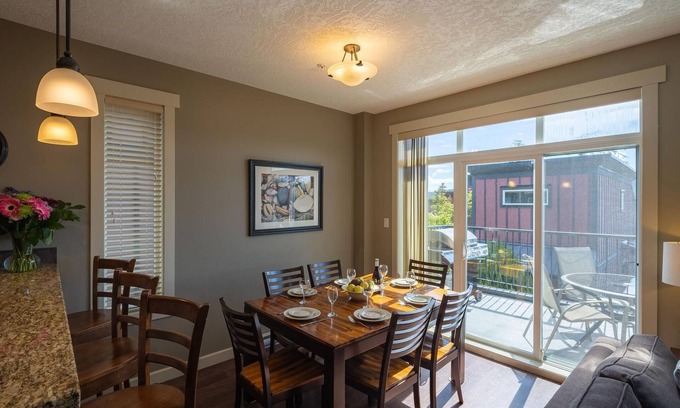 Sooke Cottage | Sooke 2 Bedroom Townhouse
