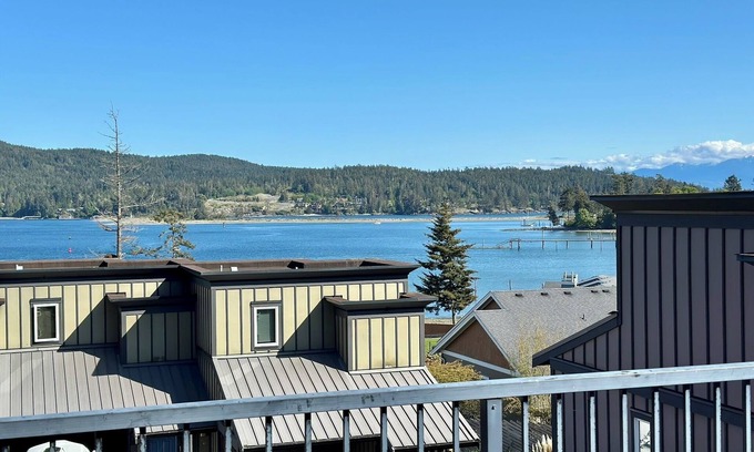 Sooke House | Sooke Harbour Townhouse